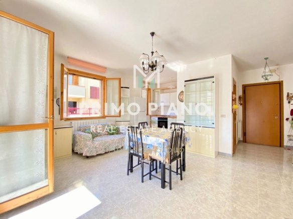Trilocale in vendita ad Alghero, zona tranquilla vicino al mare – Con cortile privato e box