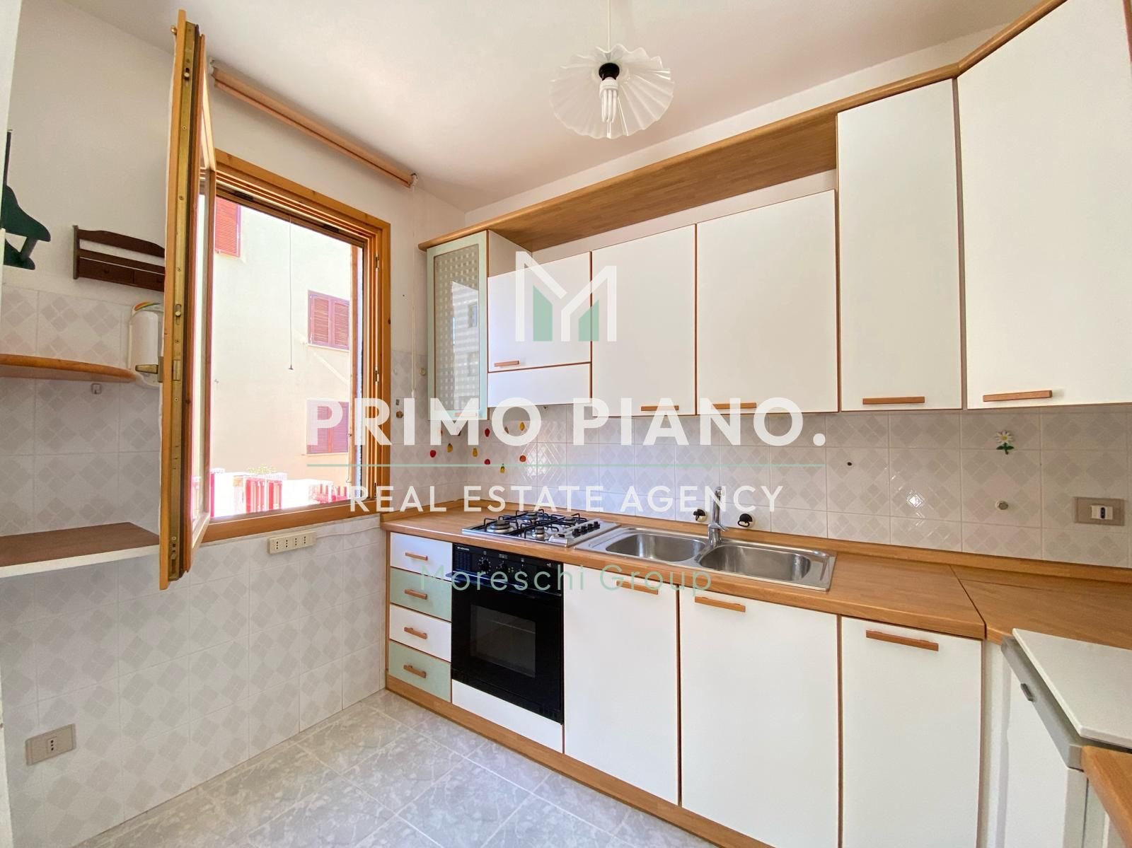 Copia di Copia di Progetto senza titolo (71) Trilocale in vendita ad Alghero, zona tranquilla vicino al mare – Con cortile privato e box