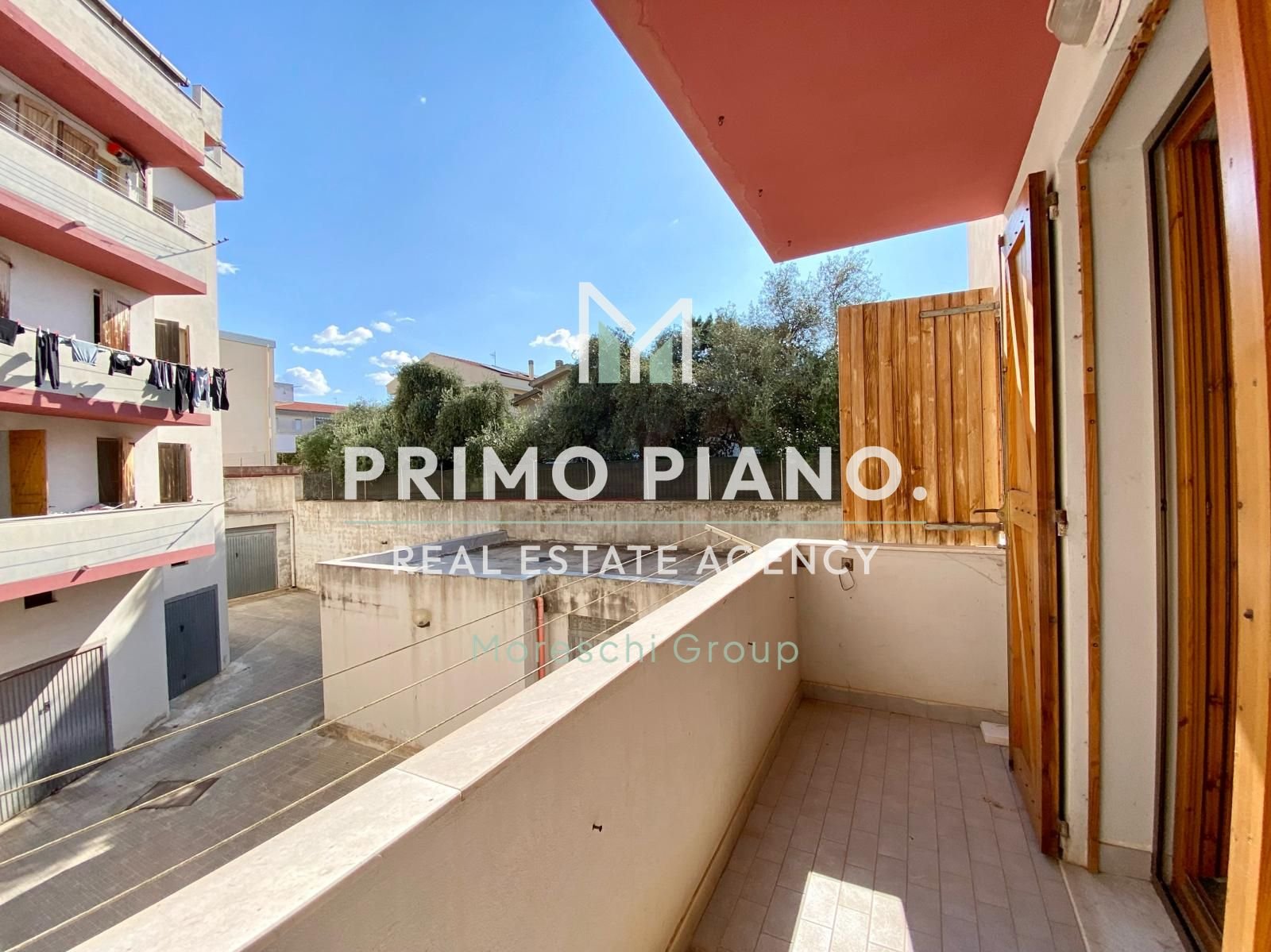 Copia di Copia di Progetto senza titolo (80) Trilocale in vendita ad Alghero, zona tranquilla vicino al mare – Con cortile privato e box