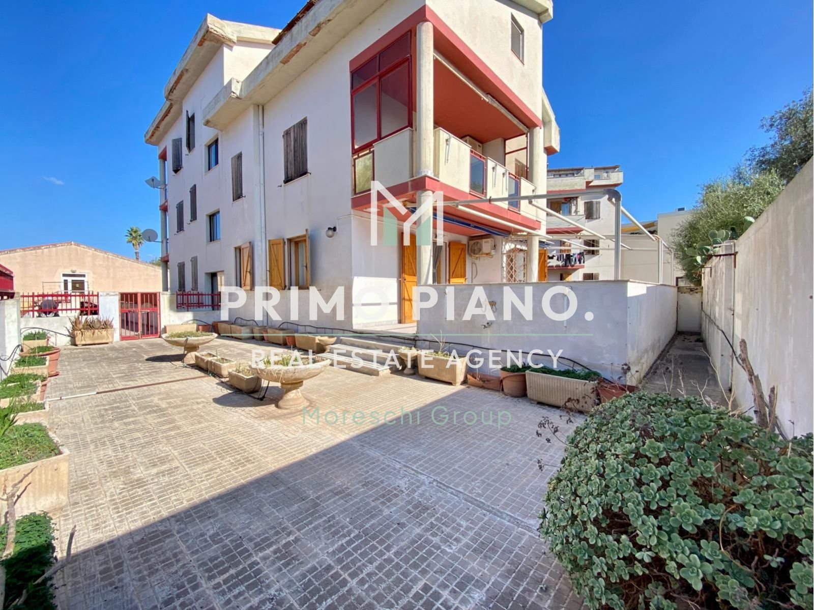 Copia di Copia di Progetto senza titolo (82) Trilocale in vendita ad Alghero, zona tranquilla vicino al mare – Con cortile privato e box