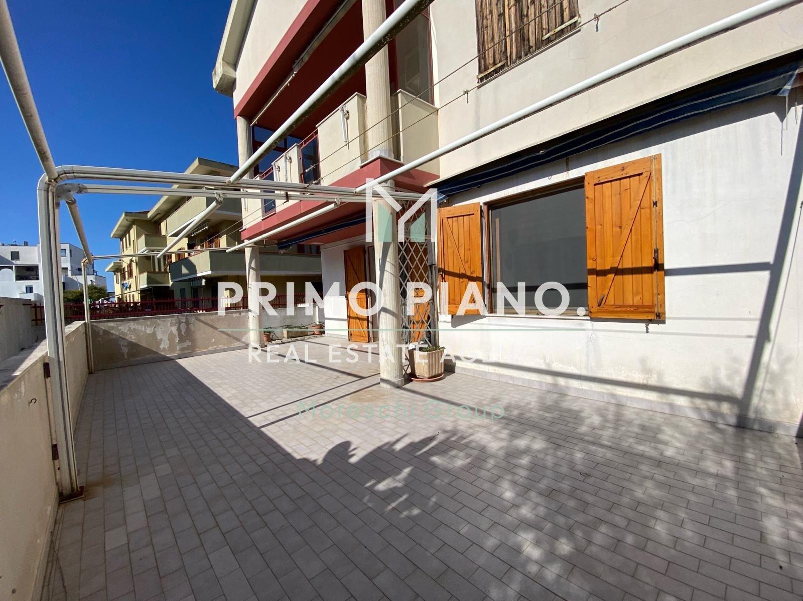 Copia di Copia di Progetto senza titolo (83) Trilocale in vendita ad Alghero, zona tranquilla vicino al mare – Con cortile privato e box