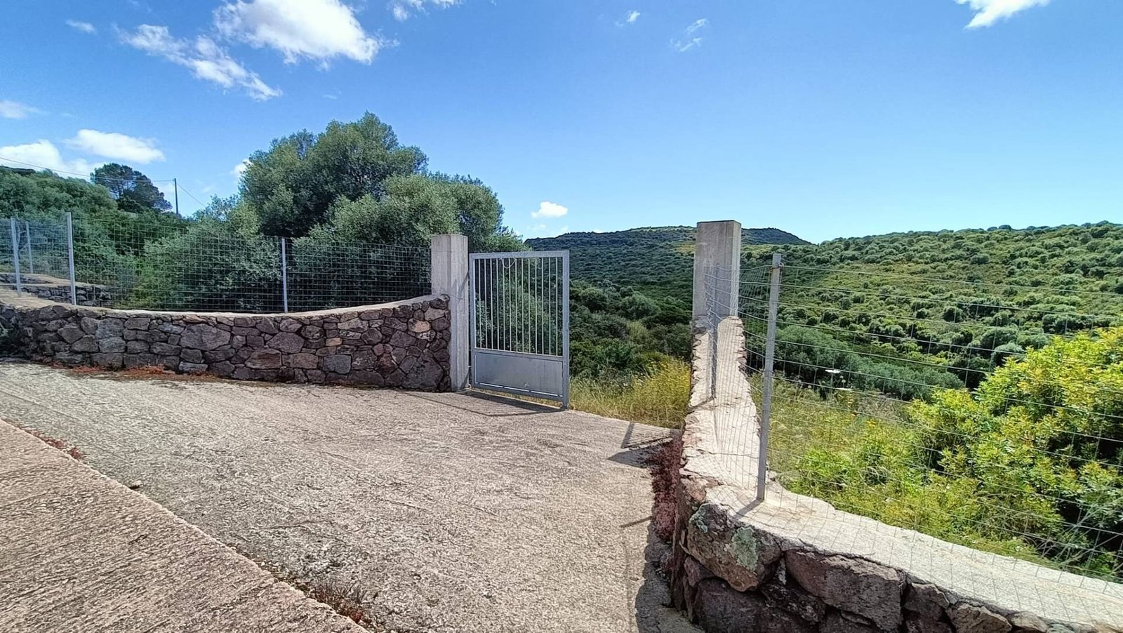 ALGHERO, TERRENO EDIFICABILE CON PROGETTO APPROVATO