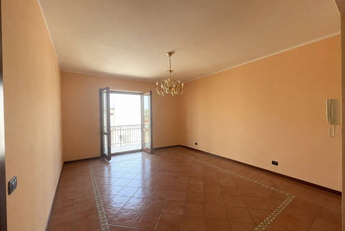 ALGHERO, Appartamento Signorile con Ampia Terrazza e Box Auto