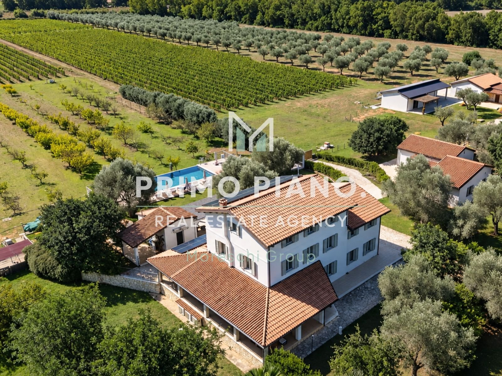 Tenuta di charme con agriturismo, vigneti e ampi spazi in vendita ad Alghero