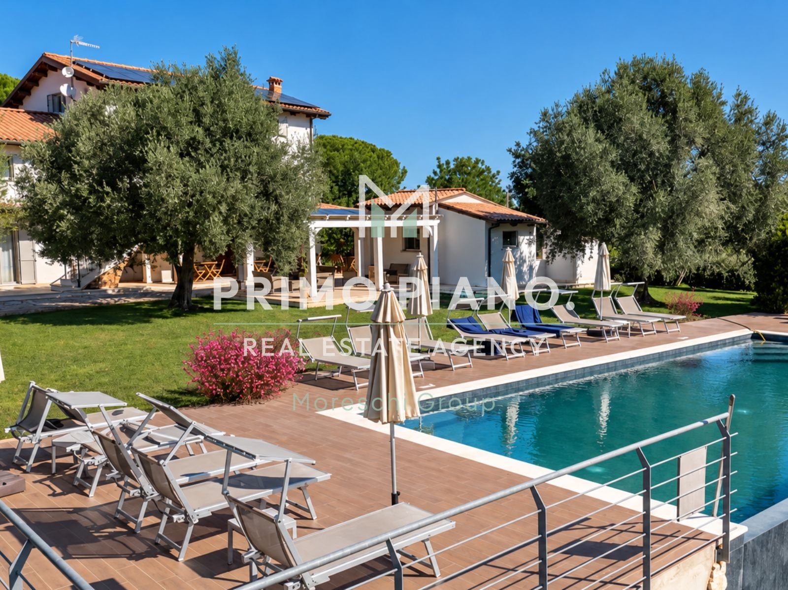 Tenuta di charme con agriturismo, vigneti e ampi spazi in vendita ad Alghero