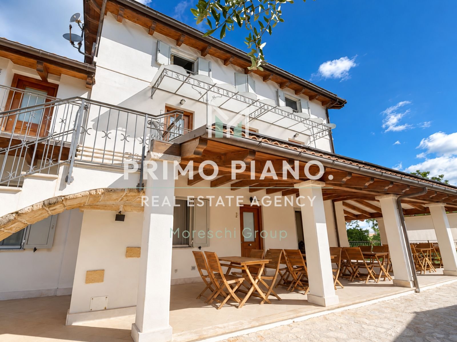 Tenuta di charme con agriturismo, vigneti e ampi spazi in vendita ad Alghero