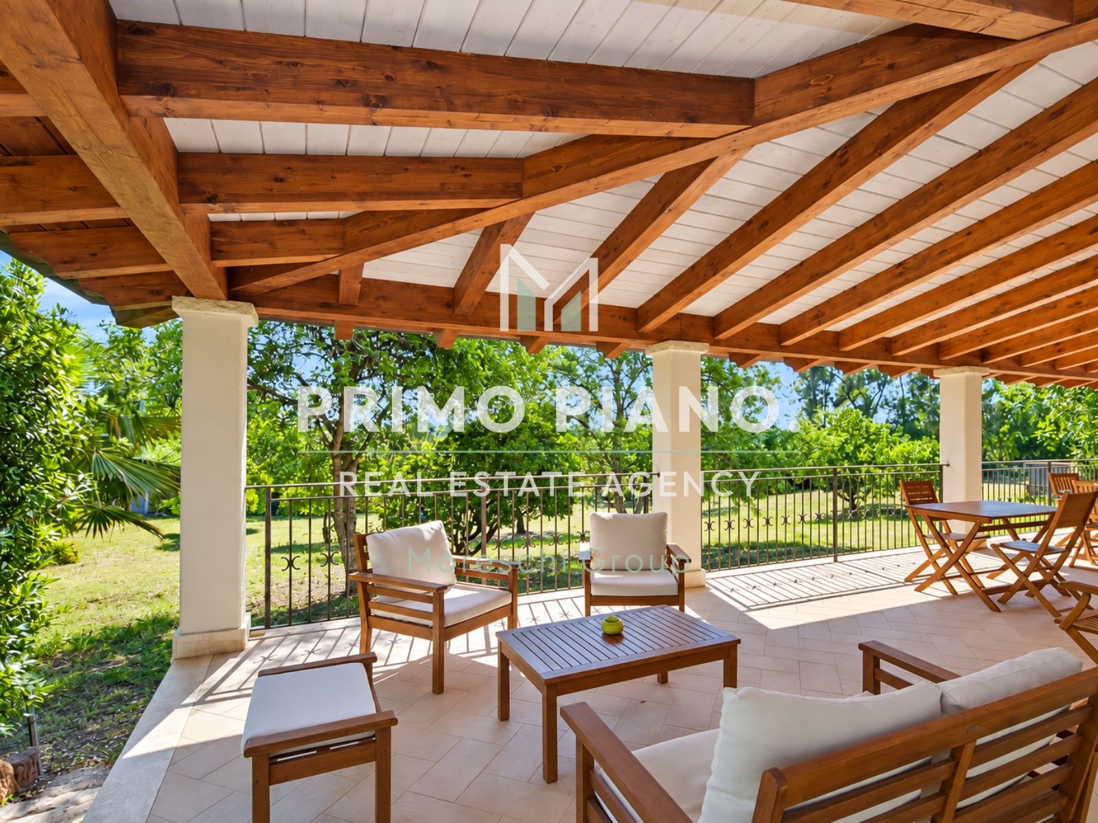 Tenuta di charme con agriturismo, vigneti e ampi spazi in vendita ad Alghero