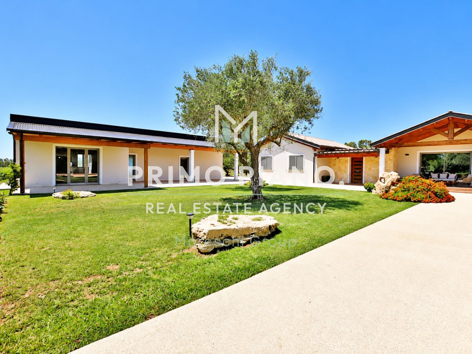 Tenuta di charme con agriturismo, vigneti e ampi spazi in vendita ad Alghero